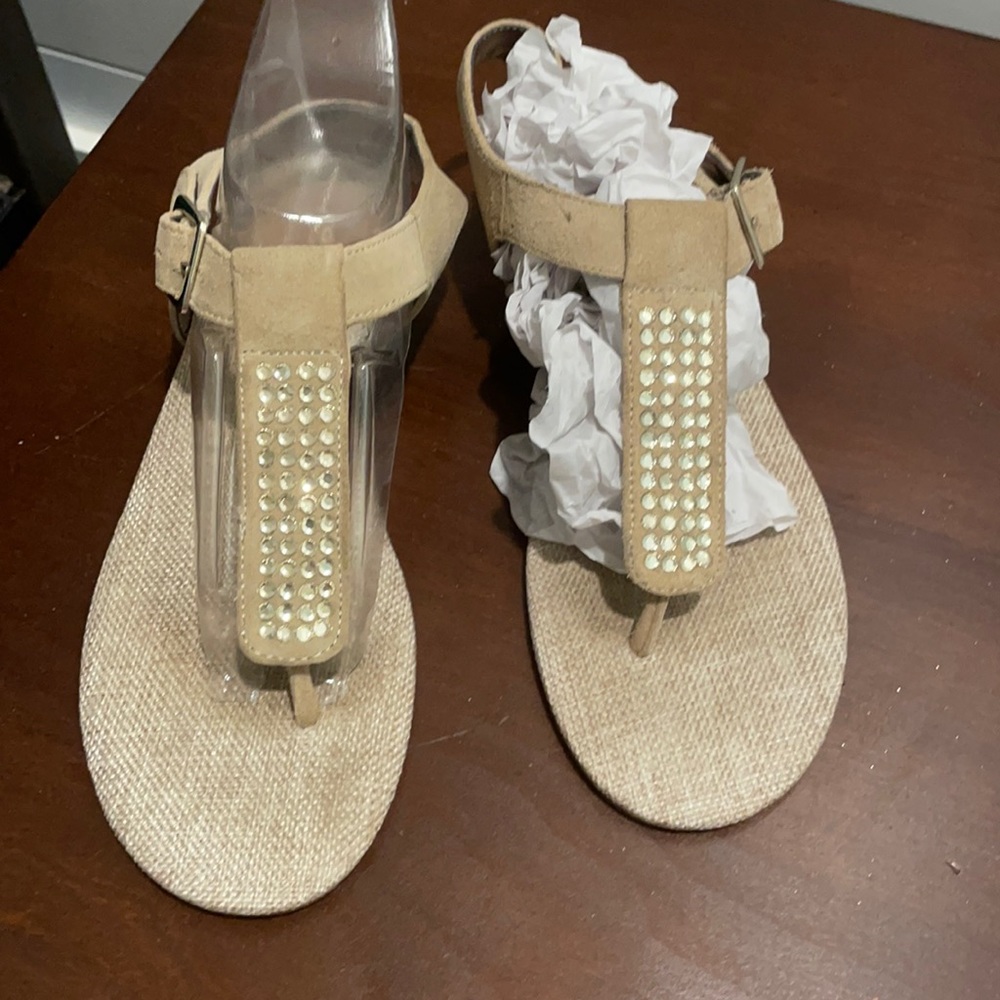 Super cute!Nine west linen rhinestone buckle flats